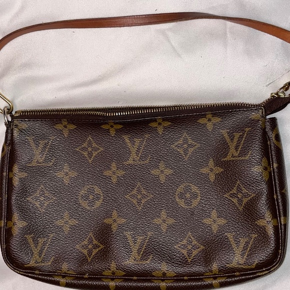 Louis Vuitton Handbags - Louis Vuitton Pochette Acessories-Vintage